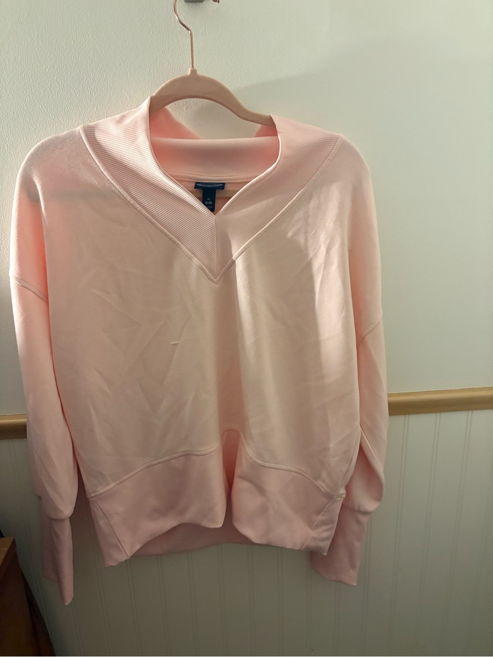 Scoop Women’s Medium Pink ScubaKnit V-Neck Sweatshirt